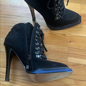 Gwen Stephanie/ size 8.5, lace up/zip up booties. Black/ royal blue detail